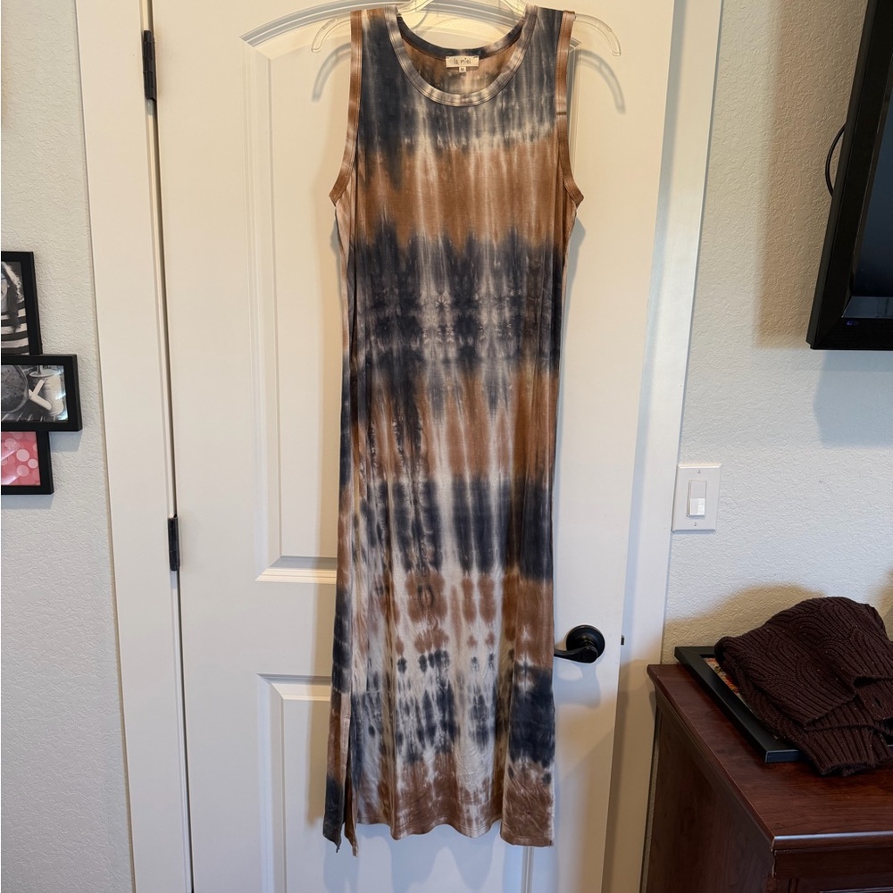 LA MIEL Sleeveless Blue and Brown Maxi Dress